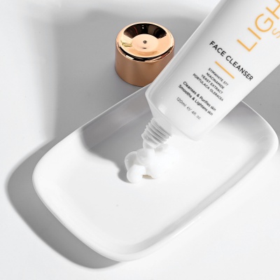neutriherbs-lightening-whitening-brightening-facel-cleanser-ansiktsrengoring-6