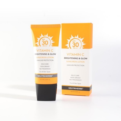 neutriherbs-solskydd-spf30-vitamin-c-sun-lotion-brightening-glow-lyster-2