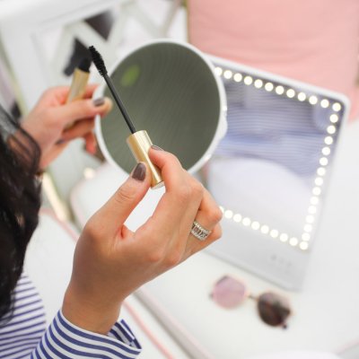 sminkspegel-Glamcor-riki-loves-riki-skinny-sverige-sminkspegel-med-belysnins-selfie-youtube-forstoringsspegel